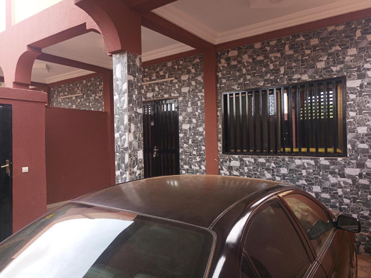 אואגדוגו Residence Lynda Prestige מראה חיצוני תמונה