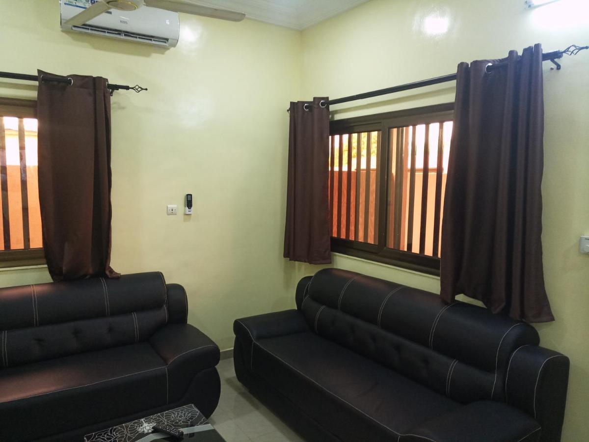 אואגדוגו Residence Lynda Prestige מראה חיצוני תמונה