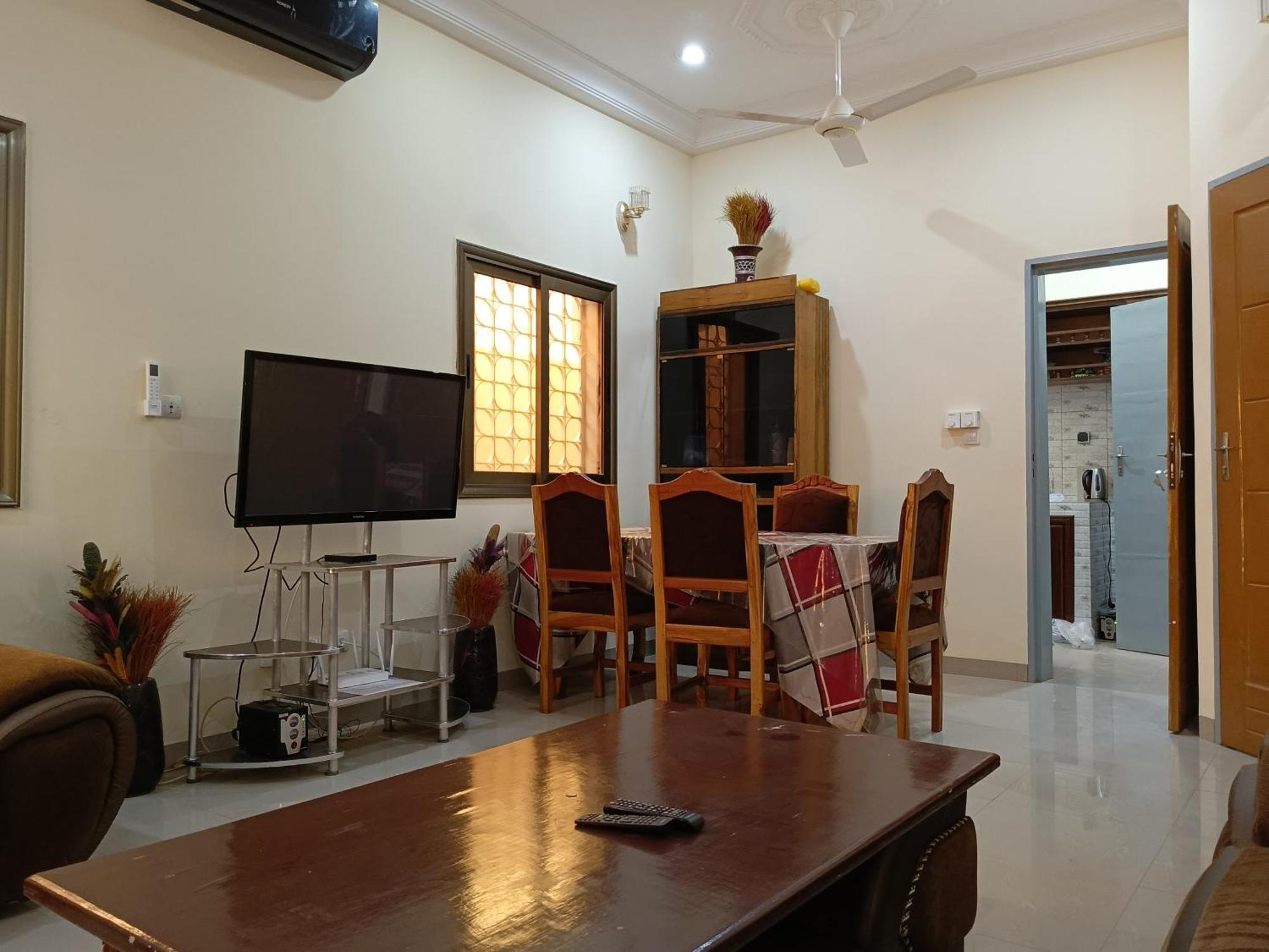 אואגדוגו Residence Lynda Prestige מראה חיצוני תמונה